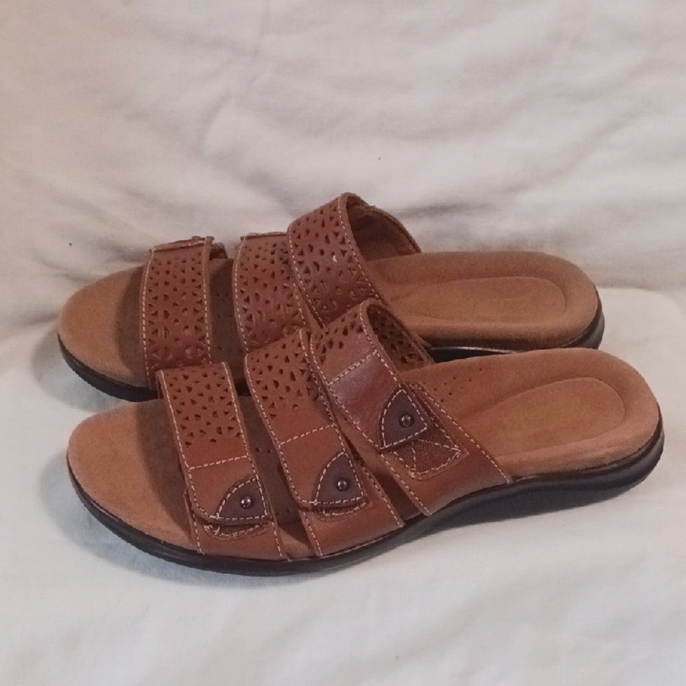 Clarks Kitly Walk Tan Sandals